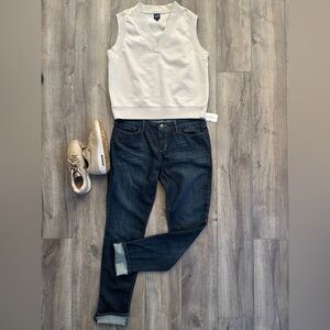 Super Cool Sleeveless V-Neck Top